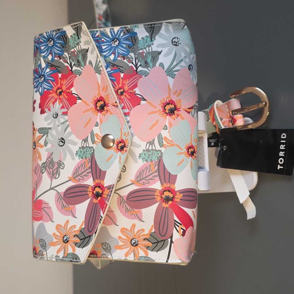TORRID NWT Floral Belt Bag - Picture 2 of 7